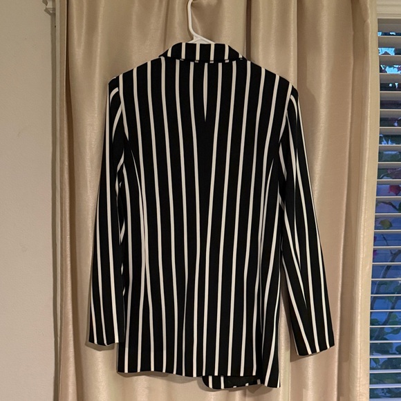 Venus Black and White Striped Blazer size 8 - Picture 5 of 5